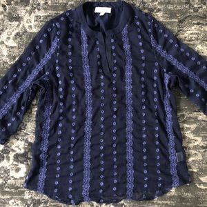 🌿Navy embroidered v neck blouse 🌿